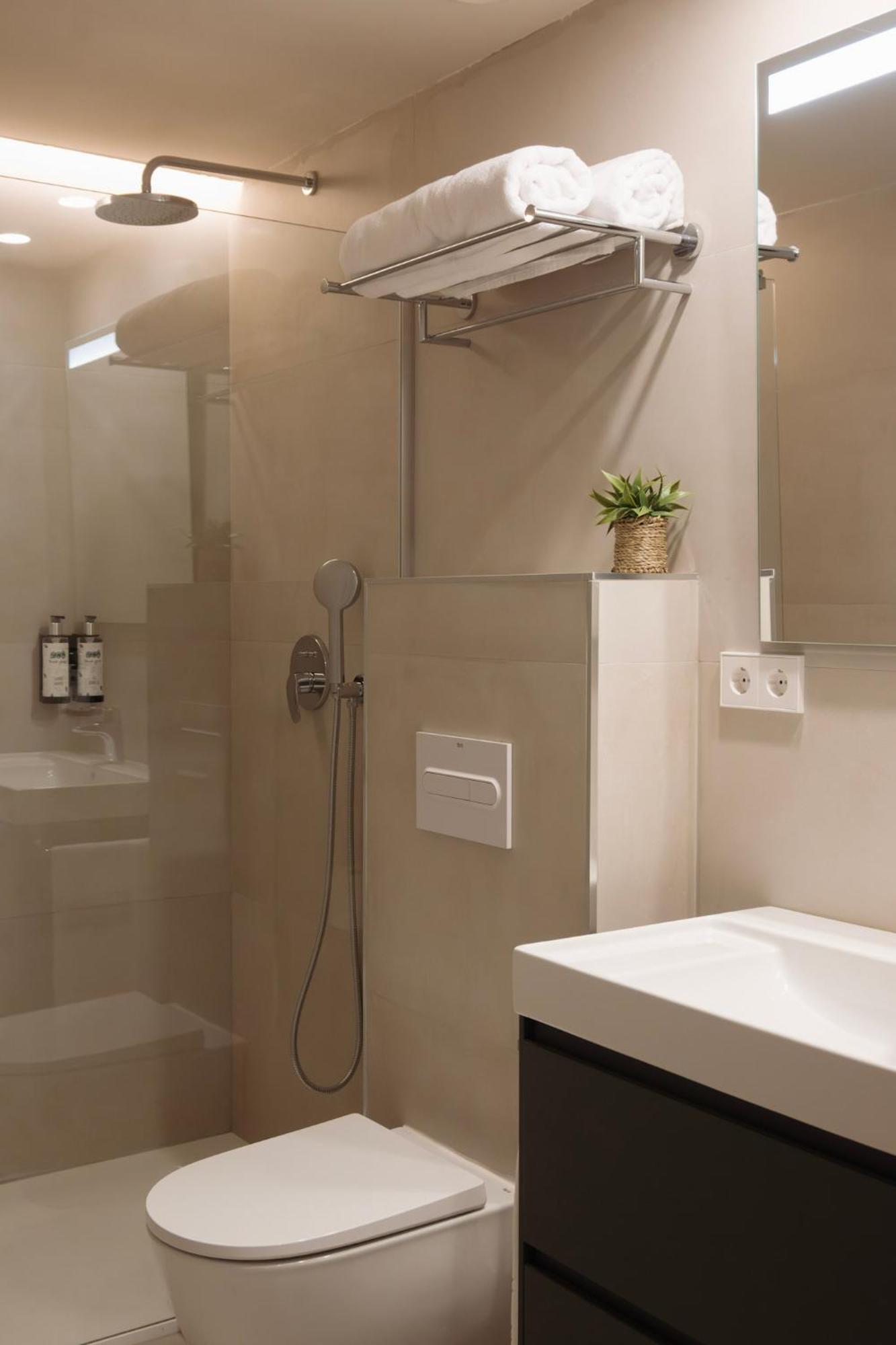 Apartamentos Joaquin Costa Santander Ngoại thất bức ảnh