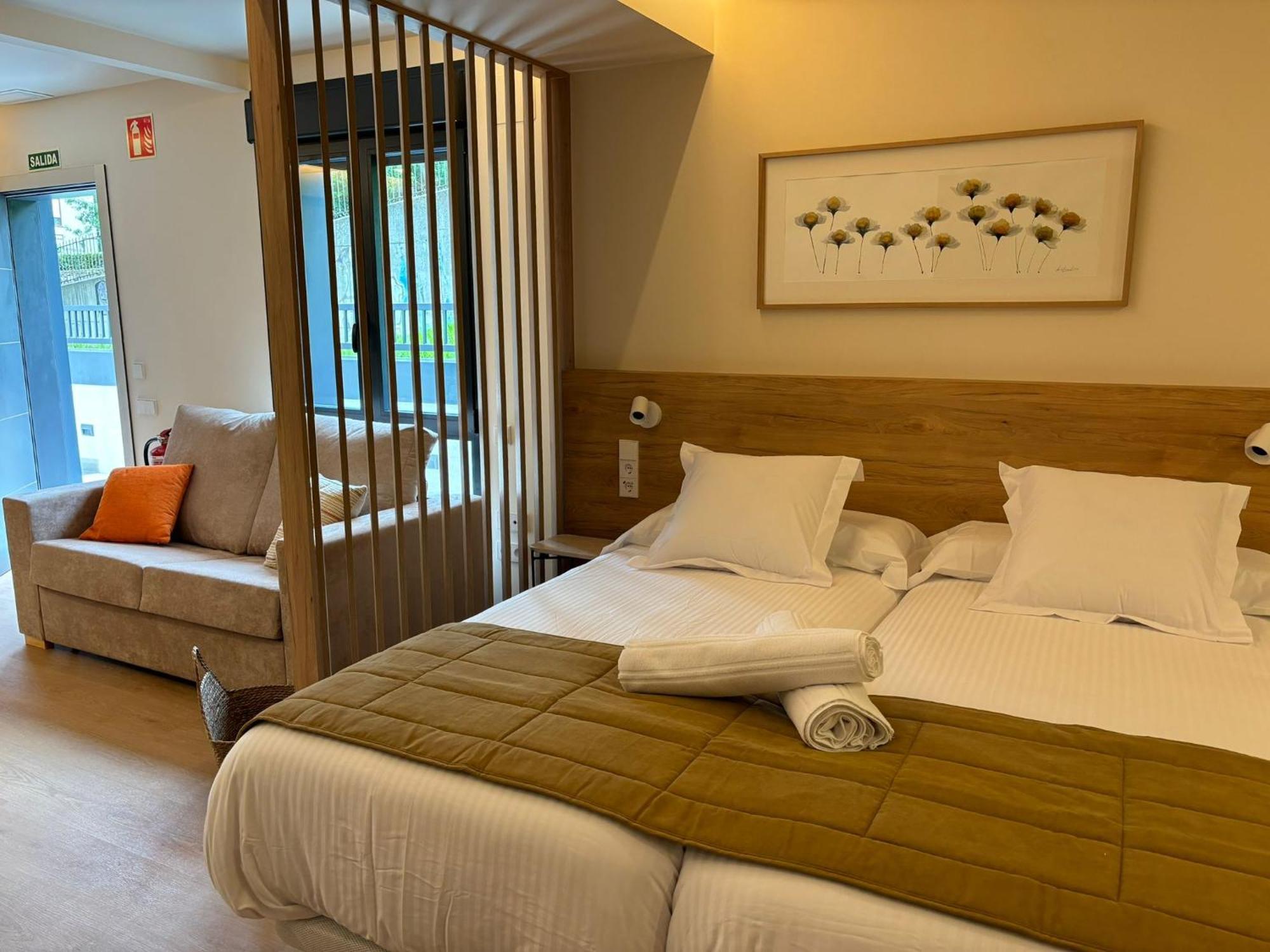 Apartamentos Joaquin Costa Santander Ngoại thất bức ảnh